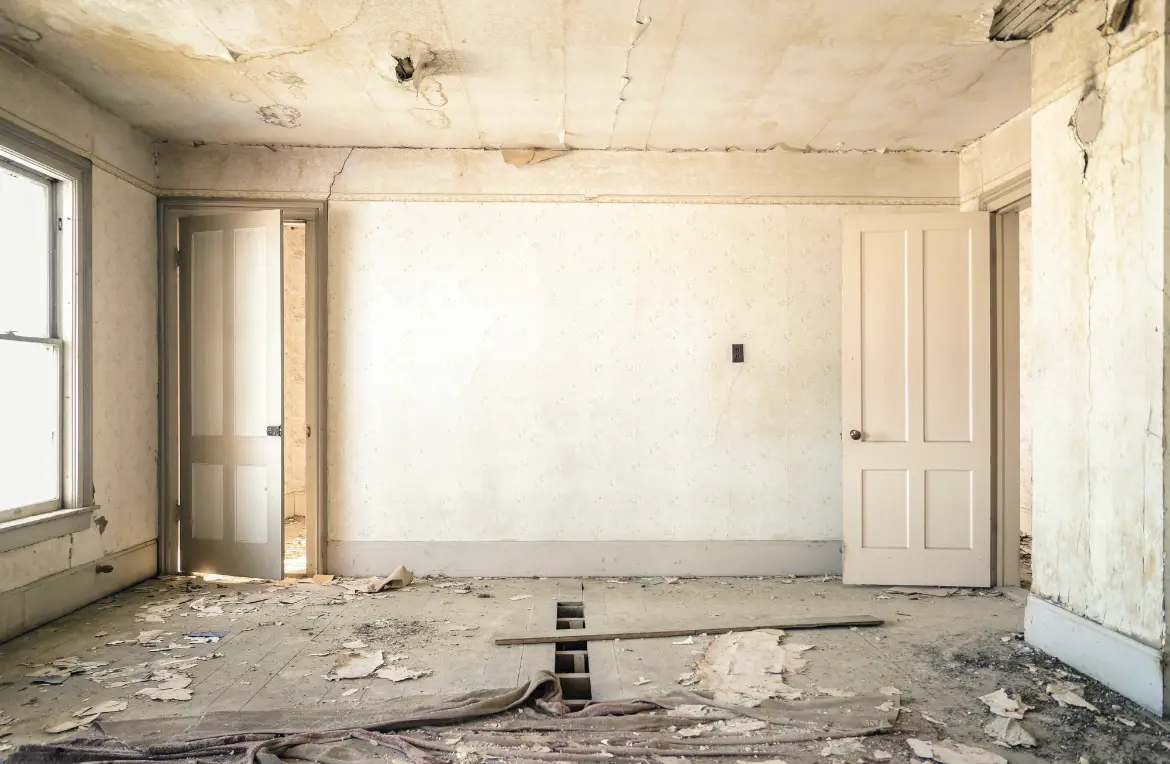 Waste disposal crew managing a cleanout project in Hinsdale